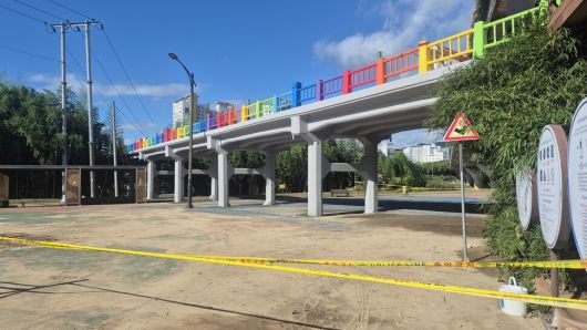 21일 울산 중구 다운동의 옛 삼호교 일부가 전날 저녁 무너져 내려 통제되고 있다. 주성미 기자