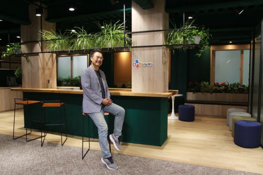 ‘큰별샘’ 최태성 한국사 강사는 “세계사 교과서에 등장하는 모든 장소에서, 학교 수업에 적확한 5분 정도 영상을 저작권 없이 만들어 배포하는 것이 내게 주어진 소명이라고 생각한다”고 향후 계획을 밝혔다. CJ나눔재단 제공