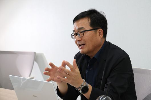 이재관 자율주행 연구소장이 15일 오후 서울 마포구 한겨레신문사에서 인터뷰 하고 있다. 정용일 선임기자 yongil@hani.co.kr