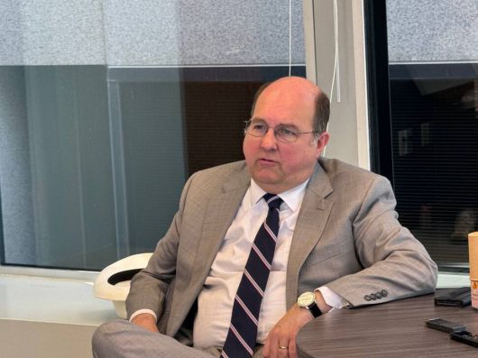 스티븐 본 전 미국무역대표부(USTR) 대표 대행이 22일(현지시각) 워싱턴 디시(D.C.)에서 특파원단과 인터뷰하고 있다.