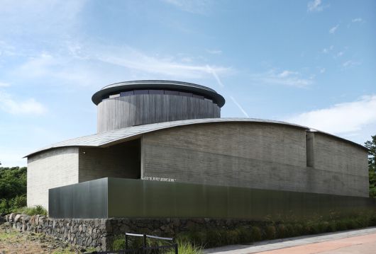 유동룡미술관은 보는 위치에 따라 다르게 보인다. 박미향 기자