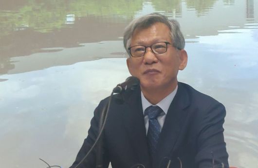 유홍준 국립중앙박물관 신임 관장이 24일 오전 박물관 교육동 간담회장에서 운영 구상에 대해 이야기하고 있다. 노형석 기자