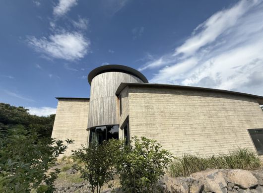 유동룡미술관은 보는 위치에 따라 다르게 보인다. 박미향 기자