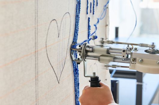 몰입의 즐거움을 주는 터프팅 공예. 염서정 스튜디오 어댑터