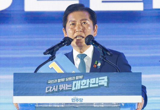 정청래 더불어민주당 대표 후보가 2일 오후 경기 고양시 킨텍스에서 열린 제2차 임시전국당원대회에서 정견발표를 하고 있다. 공동취재사진