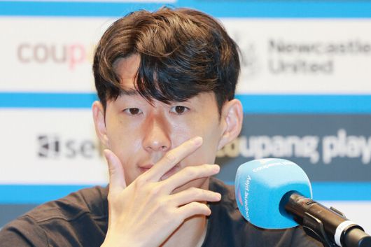 손흥민이 2일 서울 영등포구에서 열린 2025 쿠팡플레이 시리즈 기자회견에 참석해 기자들의 질문에 답하고 있다. 연합뉴스