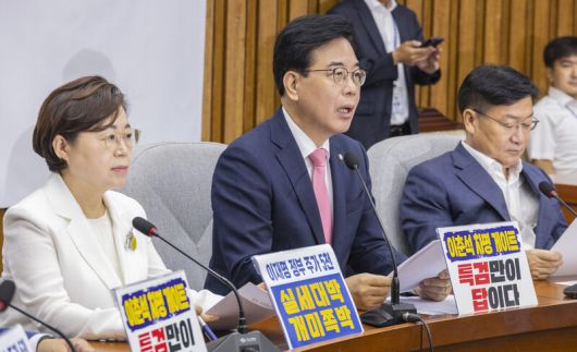 송언석 국민의힘 비상대책위원장 겸 원내대표가 8일 국회에서 열린 원내정책회의에서 이춘석 특검 추진과 관련한 발언을 하고 있다. 연합뉴스