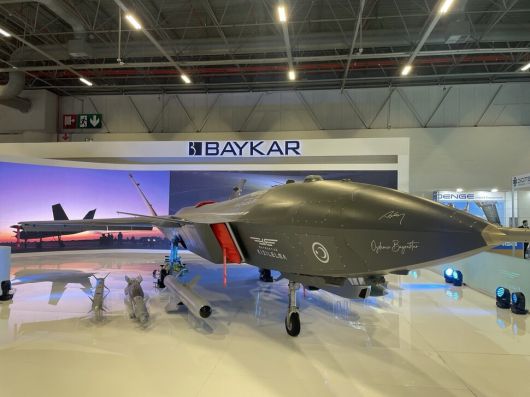 바이카르가 개발한 차세대 고정익 무인기 ‘크즐엘마’(Kızılelma)는 자동 복귀 기능과 스텔스 설계가 적용된 튀르키예의 혁신적 무인항공기(UAV) 플랫폼으로 주목받고 있다. KOTRA 이스탄불무역관 제공