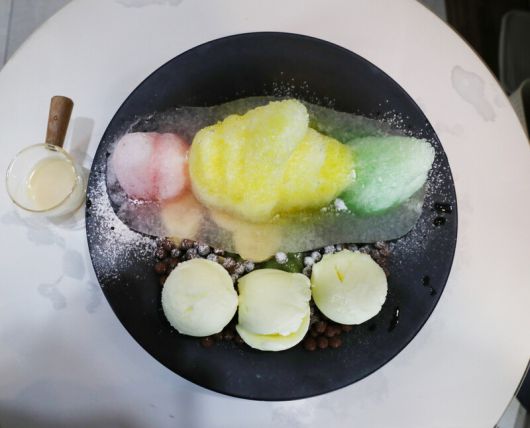 마늘의 고장 단양에는 독특한 빙수가 있다. 단양구경시장 인근에 있는 ‘제이비커피’의 삼봉빙수. 박미향 기자