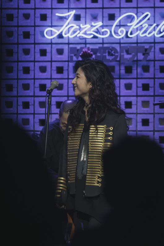 재즈 보컬리스트 말로가 지난해 5월 전북 군산의 재즈클럽 ‘머디’에서 공연을 펼치고 있다. JNH 뮤직 제공