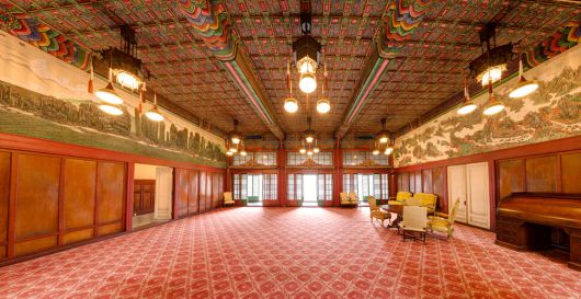 황제 접견실이던 희정당 내부 양쪽 벽은 김규진의 벽화 2점이 수놓았다. 왼쪽이 ‘총석정절경도’, 오른쪽은 ‘금강산만물초승경도’. 국가유산청 제공