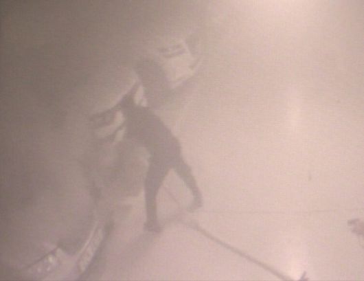 지난 4일 정창하씨가 서울 양천구의 한 지하주차장에서 발생한 차량화재를 진압하고 있다. 서울시 소방재난본부 제공