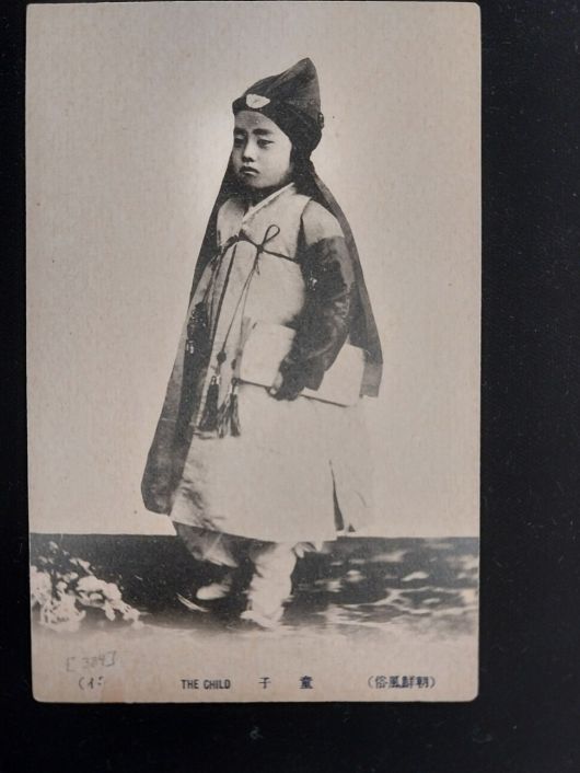 ‘동자’라는 제목이 선명한 사진. 1886년께. 스미스소니언 소장. 돌베개 제공