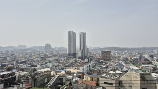 미세먼지로 뒤덮인 청주시내. 오윤주 기자