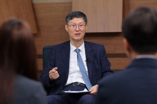 문형배 전 헌법재판소장 권한대행이 29일 서울 마포구 한겨레신문사에서 인터뷰하고 있다. 정용일 선임기자 yongil@hani.co.kr