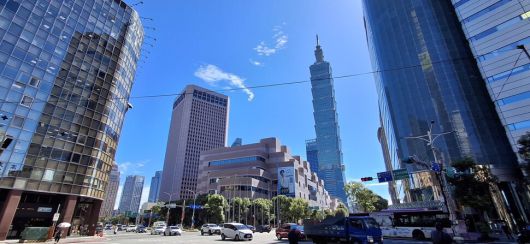 타이페이 금융, 비지니스 중심지인 신이구. 대만 최고층인 타이페이 101 타워에는 대만증권거래소를 비롯해 여러 금융회사가가 입주해 있다.