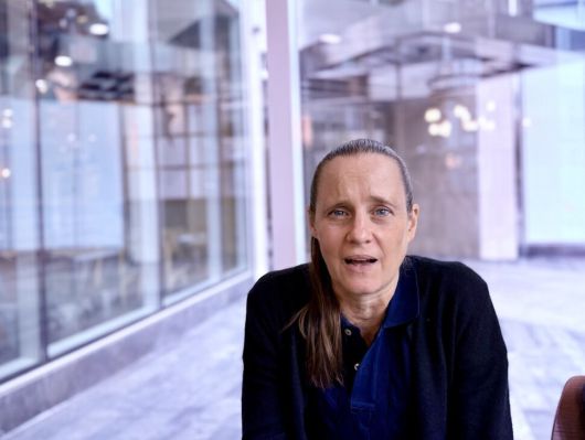 미국 워싱턴 디시(D.C.) 소재 싱크탱크 ‘국방 우선순위’의 제니퍼 캐버너 선임연구원 겸 군사 분석 담당 국장이 15일(현지시각) 한겨레와 만나 미국의 최상위 국방전략문서인 국가방위전략(NDS)에 대해 전망하고 있다. 워싱턴/김원철 기자