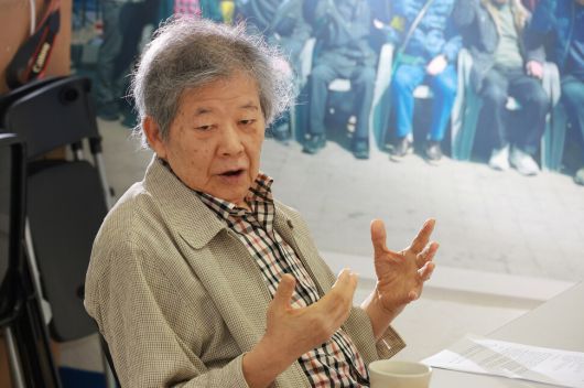 김정환 시인. 정용일 선임기자 yongil@hani.co.kr