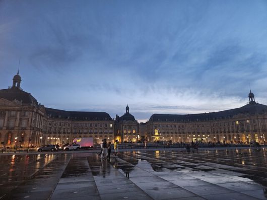 보르도 부르스 광장(Place de la Bourse)과 ‘물의 거울’(Miroir d’eau). 천호성 기자