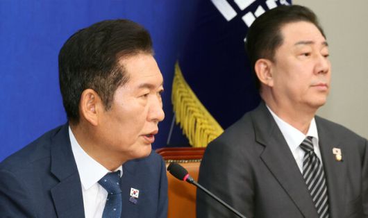 정청래 더불어민주당 대표(왼쪽)와 김병기 원내대표가 지난달 12일 국회에서 열린 당 최고위원회의에 참석해 있다. 김경호 선임기자 jijae@hani.co.kr