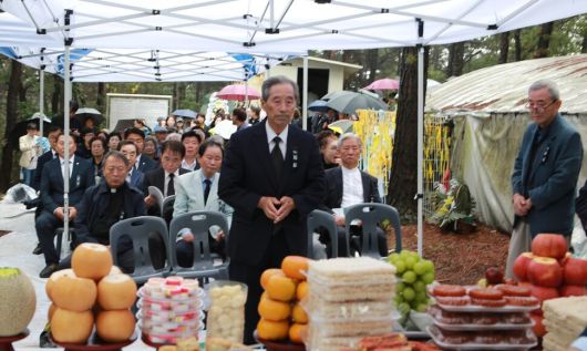 11일 오전 경기 고양시 탄현동 산23-1 금정굴 현장에서 열린 2025년 제75주기(제33회) 고양지역 한국전쟁 민간인 희생자 합동 위령제. 금정굴인권평화재단 제공