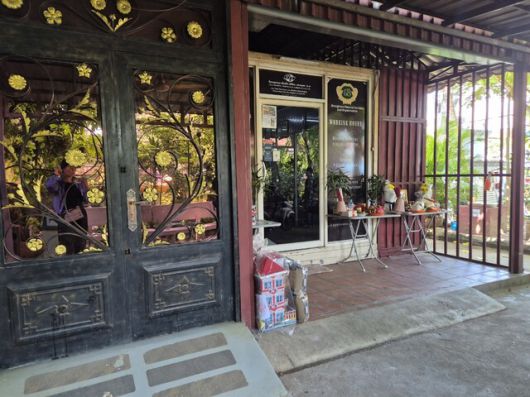 지난 8월 캄보디아 캄포트주 보코르산 지역에서 사망한 한국인 청년 박아무개씨 주검이 안치된 건물