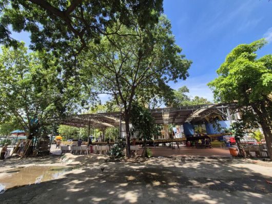 캄보디아 프놈펜의 턱틀라 사원에서 17일 오전 뱃놀이 축제 ‘보응’ 준비가 한창이다.