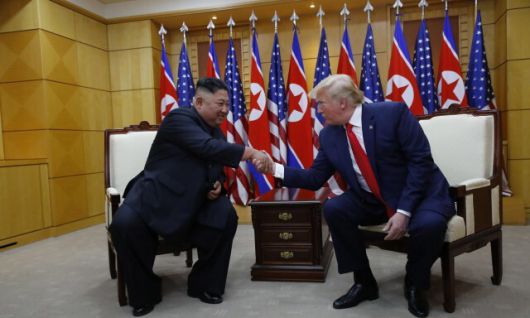 2019년 6월30일 김정은 북한 국무위원장과 트럼프 미국 대통령이 판문점에서 ‘깜짝 회동’했을 때의 모습. 청와대사진기자단