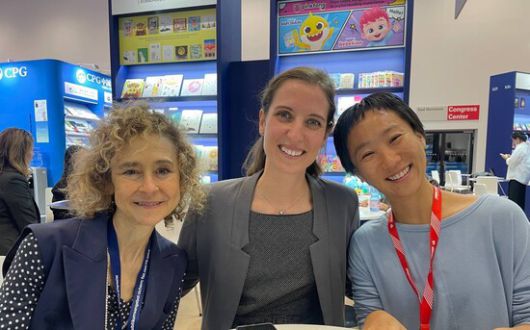 이탈리아 문학 에이전시 협회 공동 설립자 겸 회장인 가브리엘라 암브로시오니, 이탈리아 에이전트인 아델레 티엥고, 여행 유튜버이자 요가 수련자이기도 한 신아로미 작가. 이유진 기자