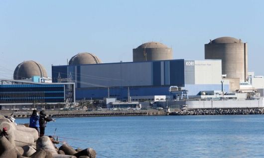 부산 기장군 장안읍 월내 쪽에서 바라본 고리2호기(오른쪽 두 번째) 모습. 연합뉴스