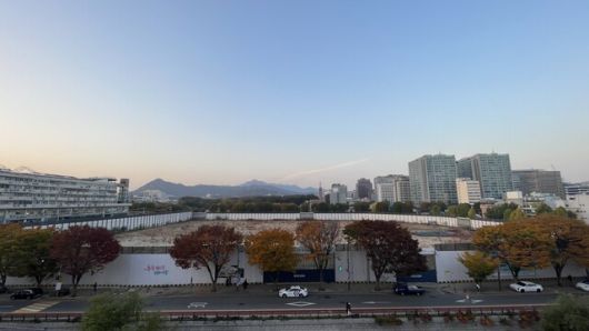 서울시가 초고층 재개발을 추진 중인 서울 종묘 맞은편 ‘세운4지구’를 남쪽 청계천 쪽 건물에서 내려다 본 광경. 갤러리 소소 제공