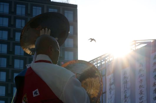 산재사망 희생자 추모 위령재가 18일 오후 서울 종로구 조계사에서 열리고 있다. 김영원 기자 forever@hani.co.kr