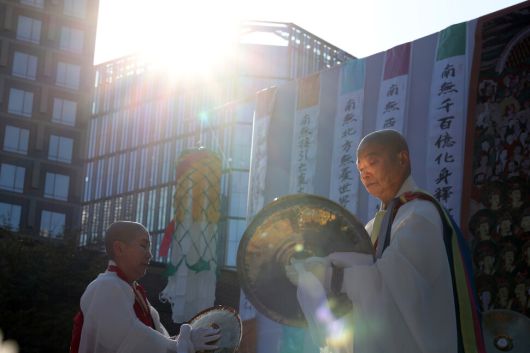 산재사망 희생자 추모 위령재가 18일 오후 서울 종로구 조계사에서 열리고 있다. 김영원 기자 forever@hani.co.kr