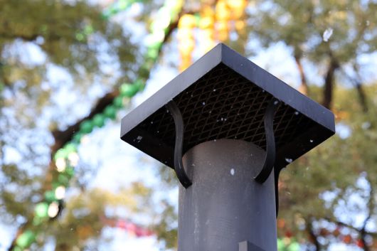 산재사망 희생자 추모 위령재가 18일 오후 서울 종로구 조계사에서 열려 소전의식 중에 타오른 희생자 지방의 재가 공중으로 날아가고 있다. 김영원 기자 forever@hani.co.kr