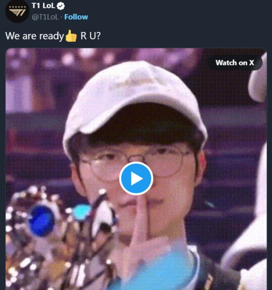 ‘2025 리그 오브 레전드 월드 챔피언십’(롤드컵)에서 사상 최초 3연패를 달성한 프로팀 T1은 공식 엑스(X) 계정을 통해 일론 머스크의 제안에 대해 “우린 준비됐다”(We are ready)는 메시지를 냈다. 엑스 갈무리