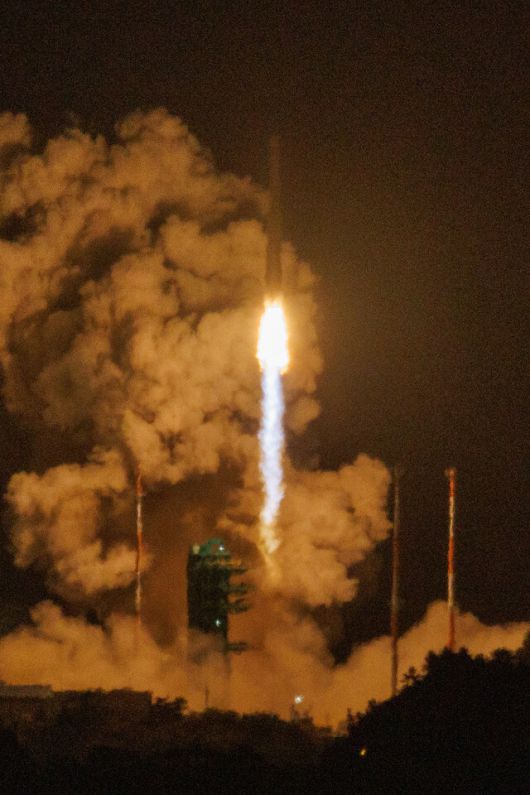 지난달 27일 새벽 전남 고흥군 나로우주센터에서 발사된 누리호 모습. 김영원 기자 forever@hani.co.kr