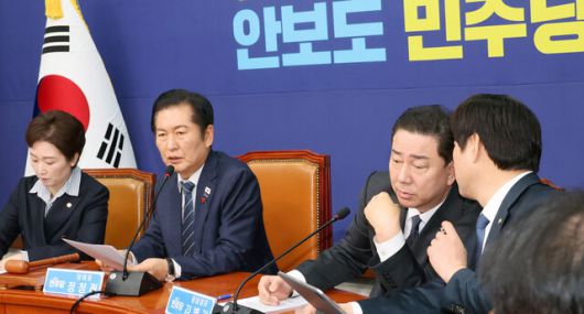 정청래 더불어민주당 대표가 15일 서울 여의도 국회에서 열린 최고위원회의에서 발언하고 있다. 김경호 선임기자 jijae@hani.co.kr