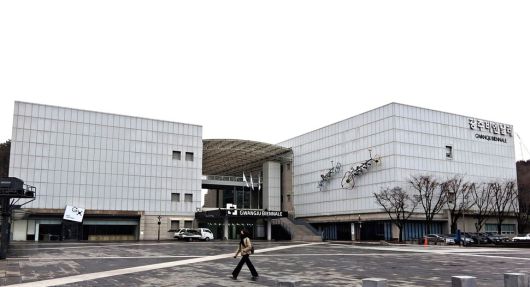 올해 광주비엔날레 본전시가 열리는 광주시 용봉동 비엔날레 전시관 전경. 노형석 기자