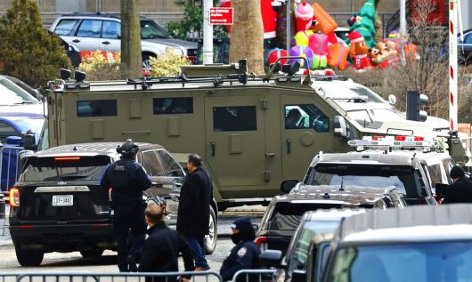 5일(현지시각) 뉴욕시에서 니콜라스 마두로 베네수엘라 대통령이 마약 밀매 등 혐의로 열린 기소 절차를 마친 뒤 그를 태운 것으로 추정되는 장갑차가 연방 법원을 떠나고 있다. 뉴욕/UPI 연합뉴스