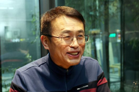 이영호 검찰 사무관이 2일 오후 서울 서초구의 한 카페에서 한겨레와 만나 인터뷰하고 있다. 김경호 선임기자 jijae@hani.co.kr