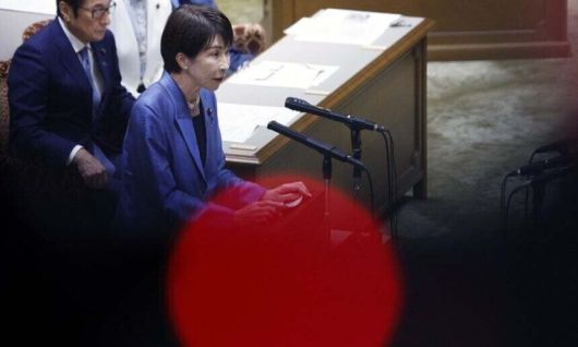 다카이치 사나에 일본 총리가 지난달 26일 국회에서 야당 대표들의 질문에 답변하고 있다. EPA 연합뉴스