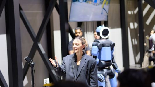 세계 최대 가전·정보기술(IT) 전시회 시이에스 2026에서 아야 더빈 보스턴다이나믹스 휴머노이드 응용전략 담당이 ‘아틀라스’에 대해 설명하고 있다. 이재호 기자 ph@hani.co.kr