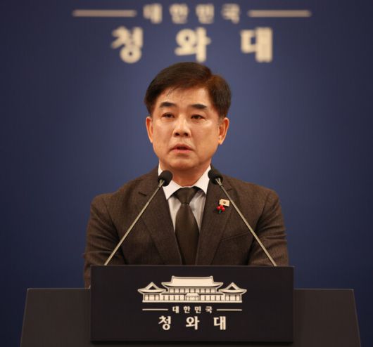 김병욱 청와대 정무비서관이 12일 청와대 춘추관 브리핑룸에서 오는 16일 여야지도부 오찬 관련 브리핑을 하고 있다. 청와대사진기자단