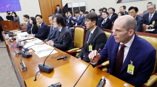 지난해 12월30일 국회에서 열린 쿠팡 침해사고 및 개인정보 유출, 불공정 거래, 노동환경 실태 파악과 재발 방지 대책 마련을 위한 청문회에서 해롤드 로저스 쿠팡 대표이사가 발언하고 있다. 김경호 선임기자 jijae@hani.co.kr