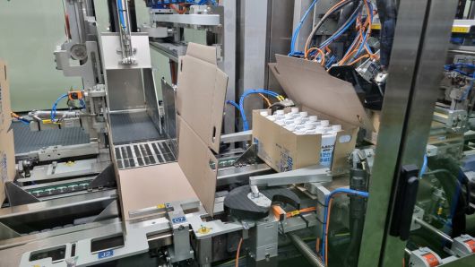 기픈물의 박스 포장까지 전자동으로 이루어지고 있다.