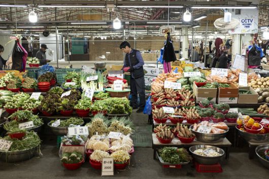 제주 화산토에서 자란 무와 당근 등을 파는 코너. 최갑수 제공