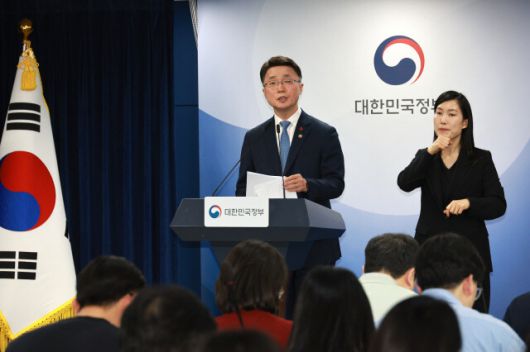 류제명 과학기술정보통신부 2차관이 지난 1월15일 서울 종로구 정부서울청사에서 ‘독자 에이아이 파운데이션 모델 사업’ 1단계 평가 결과를 발표하고 있다. 정용일선임기자yongil@hani.co.kr