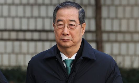 내란 중요임무 종사, 내란 우두머리 방조 등 혐의를 받는 한덕수 전 국무총리가 21일 오후 서울 서초구 서울중앙지법에서 열린 1심 선고 공판에 출석하고 있다. 최현수 기자 emd@hani.co.kr