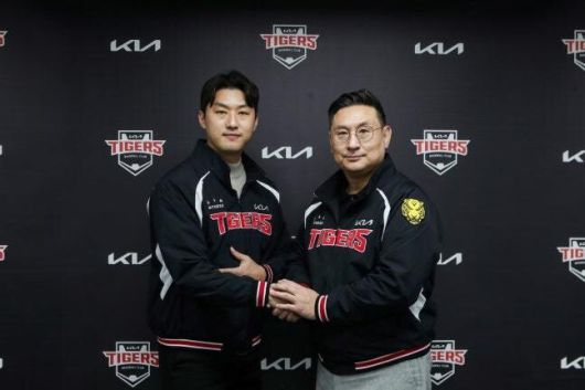 기아 타이거즈와 계약한 홍건희. 기아 타이거즈 제공