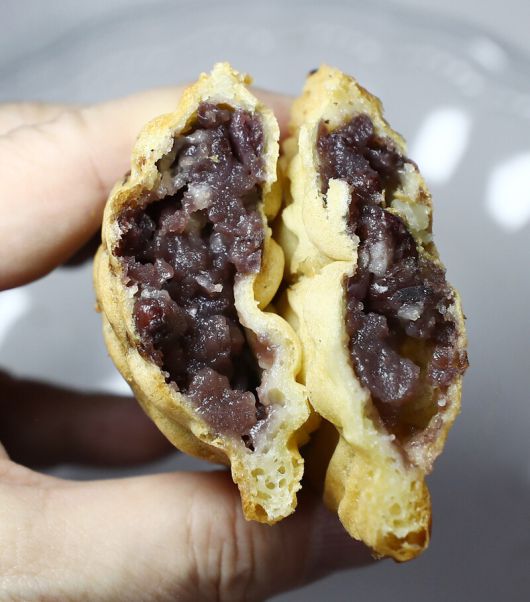 서울 강북권 붕어빵 최강자로 인기인 ‘효공잉어빵’의 팥붕어빵. 팥이 넉넉하다. 박미향 기자